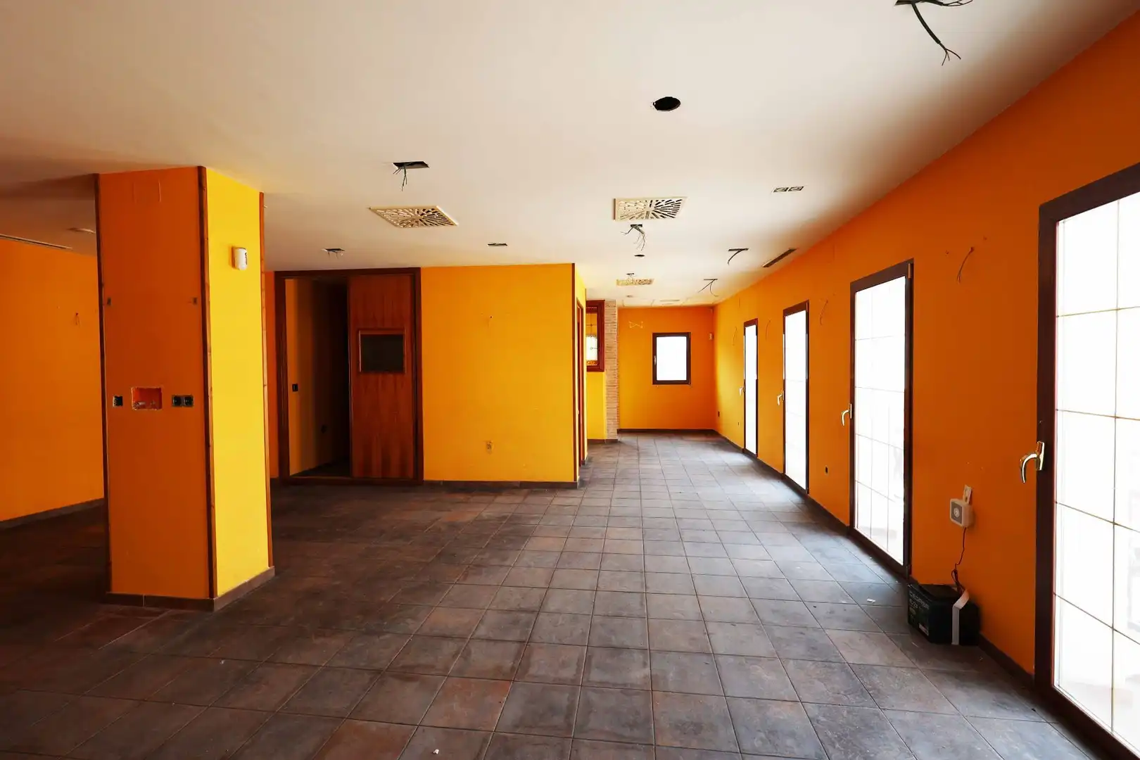 Gemischtgenutztes Gebäude zum Verkauf in Torres de la Alameda