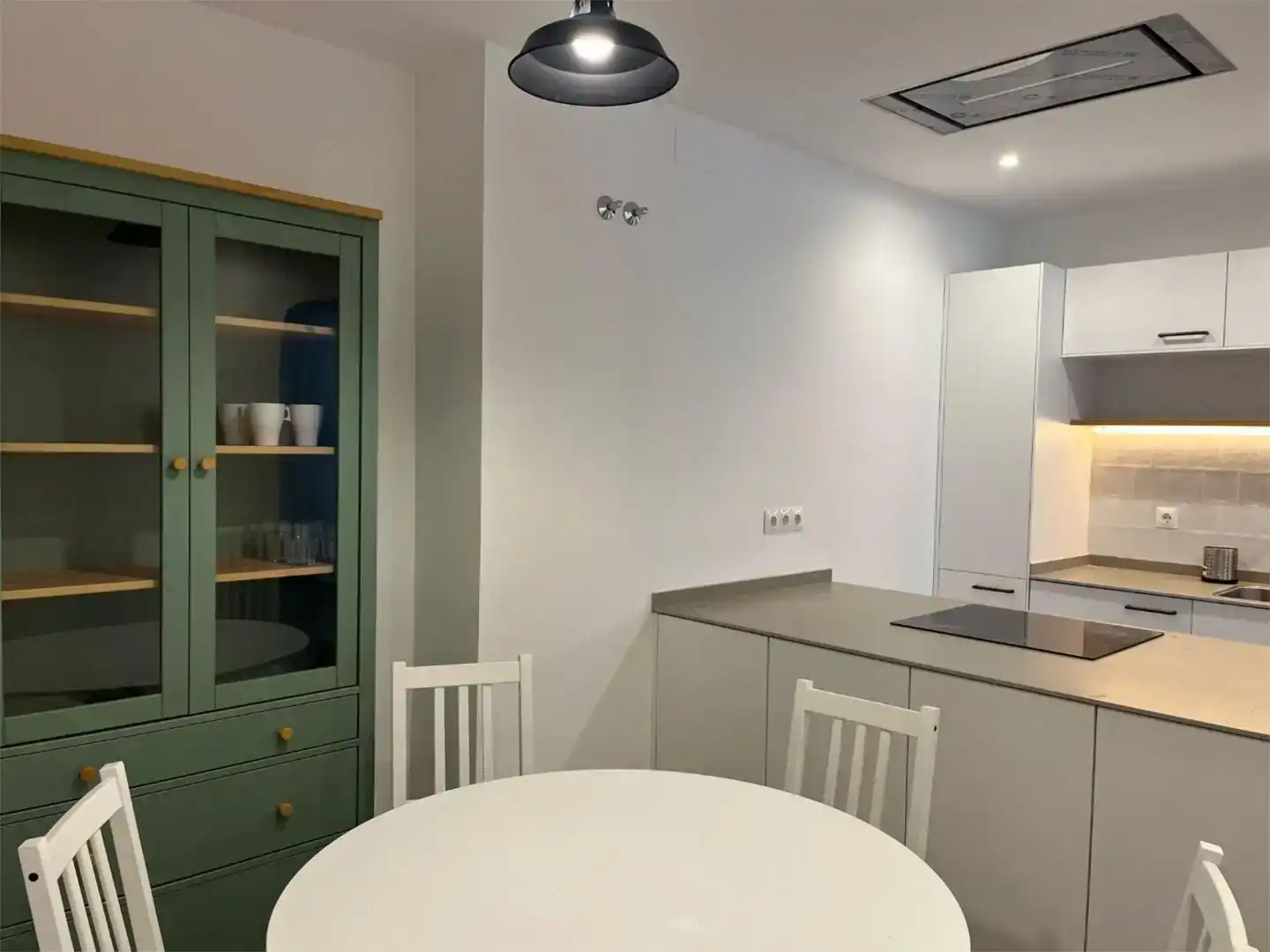 Cuina de Pis de lloguer en Madrid amb Aire condicionat, Parquet i Moblat