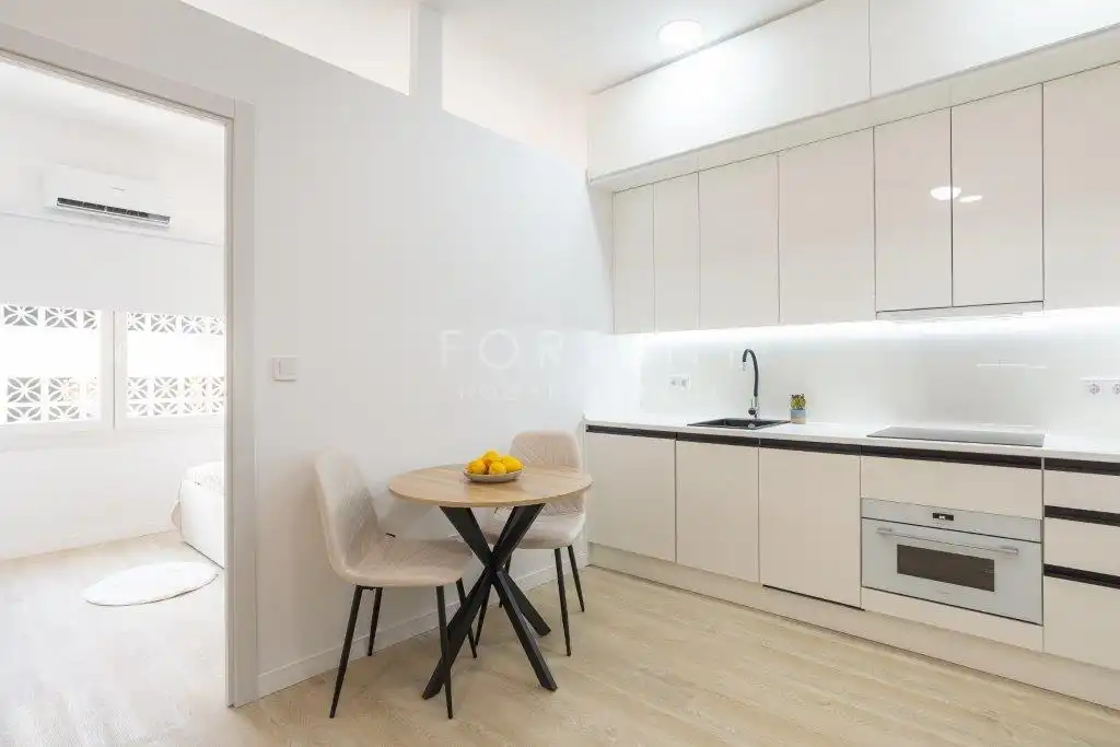 Cuina de Apartament en venda en Málaga amb Aire condicionat, Moblat i Forn