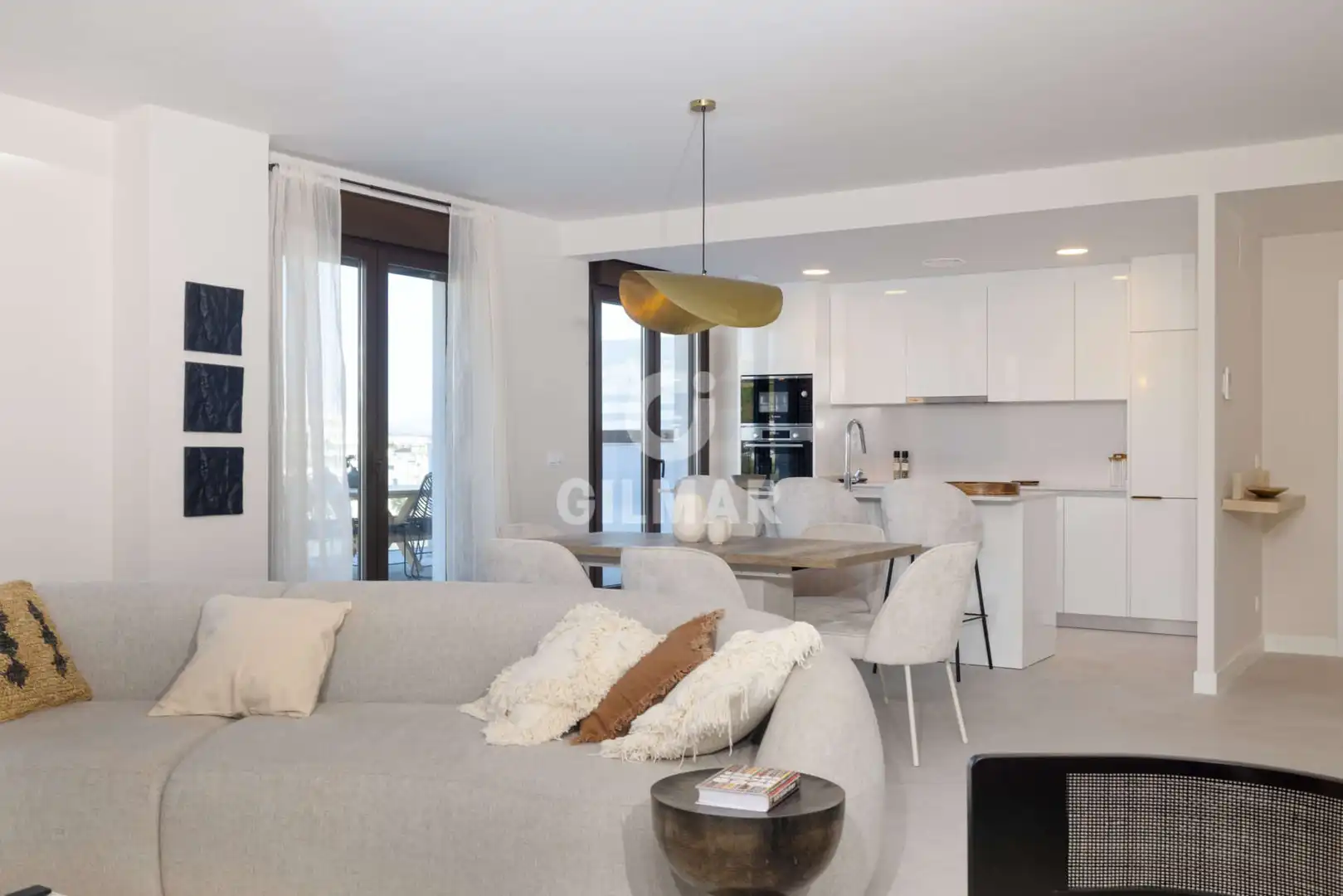 Sala de estar de Ático en venta en Estepona con Calefacción, Trastero y Piscina