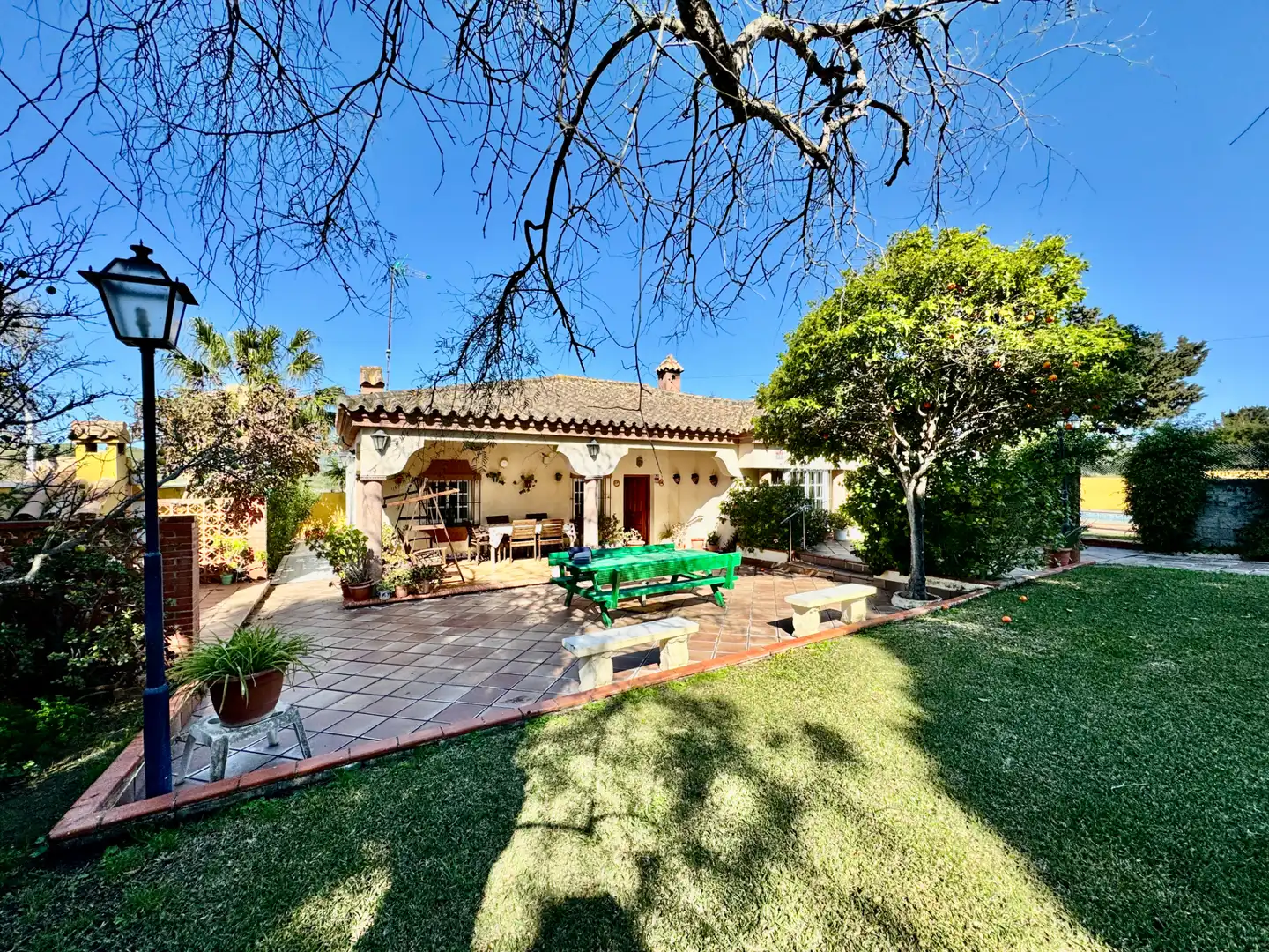 Vista exterior de Casa o chalet en venta en Chiclana de la Frontera con Aire acondicionado, Calefacción y Jardín privado