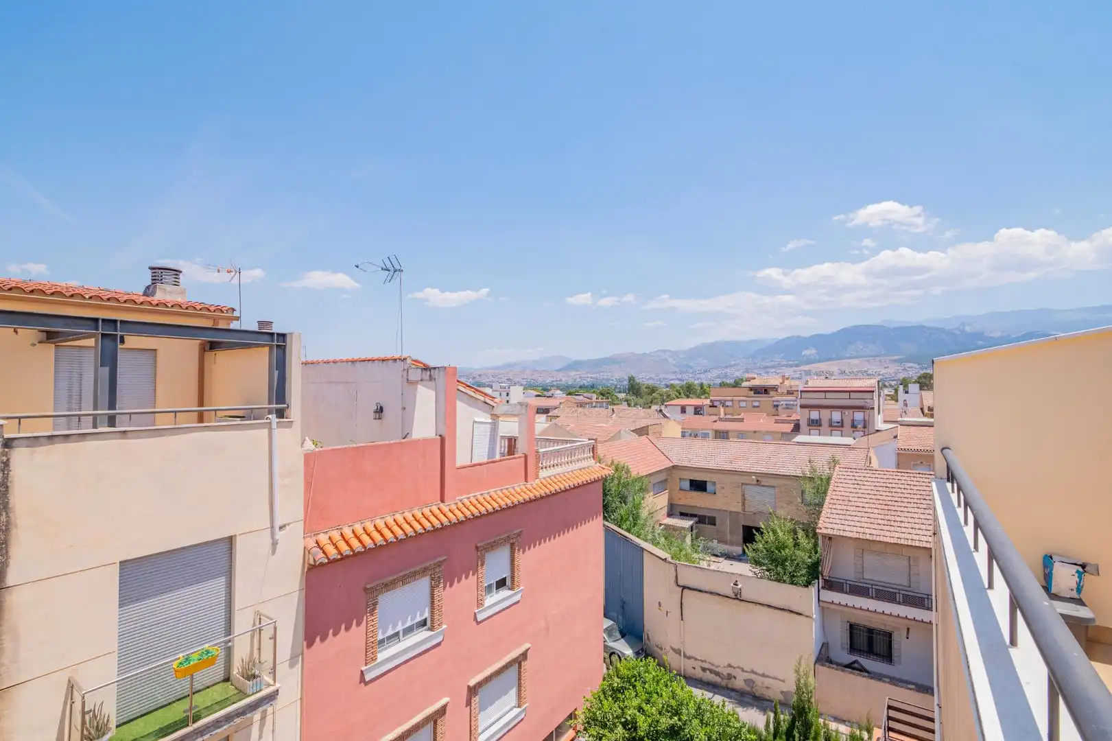 Vista exterior de Pis en venda en Armilla amb Aire condicionat, Calefacció i Terrassa