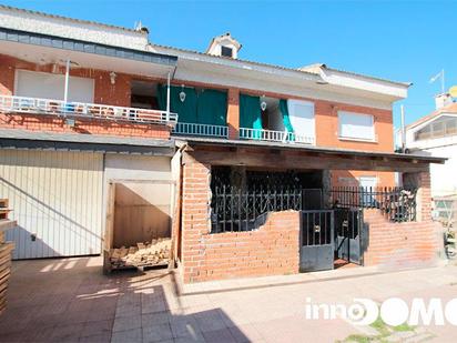 Vista exterior de Casa o xalet en venda en El Viso de San Juan amb Aire condicionat, Jardí privat i Terrassa