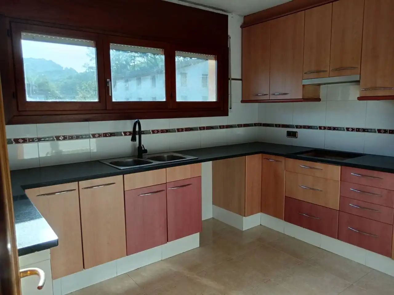 Cocina de Casa o chalet en venta en Olot con Calefacción y Jardín privado