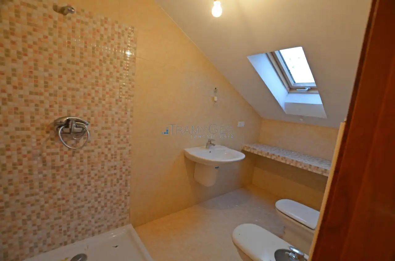 Baño de Casa o chalet en venta en Oia con Calefacción, Jardín privado y Terraza