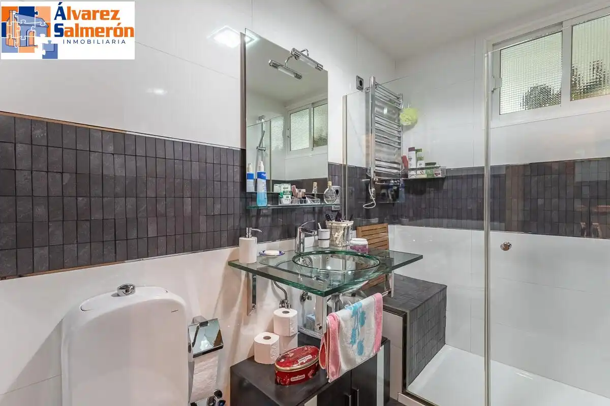 Bathroom of Houses for sale in Granada  with Air Conditioner, Heating and Terrace