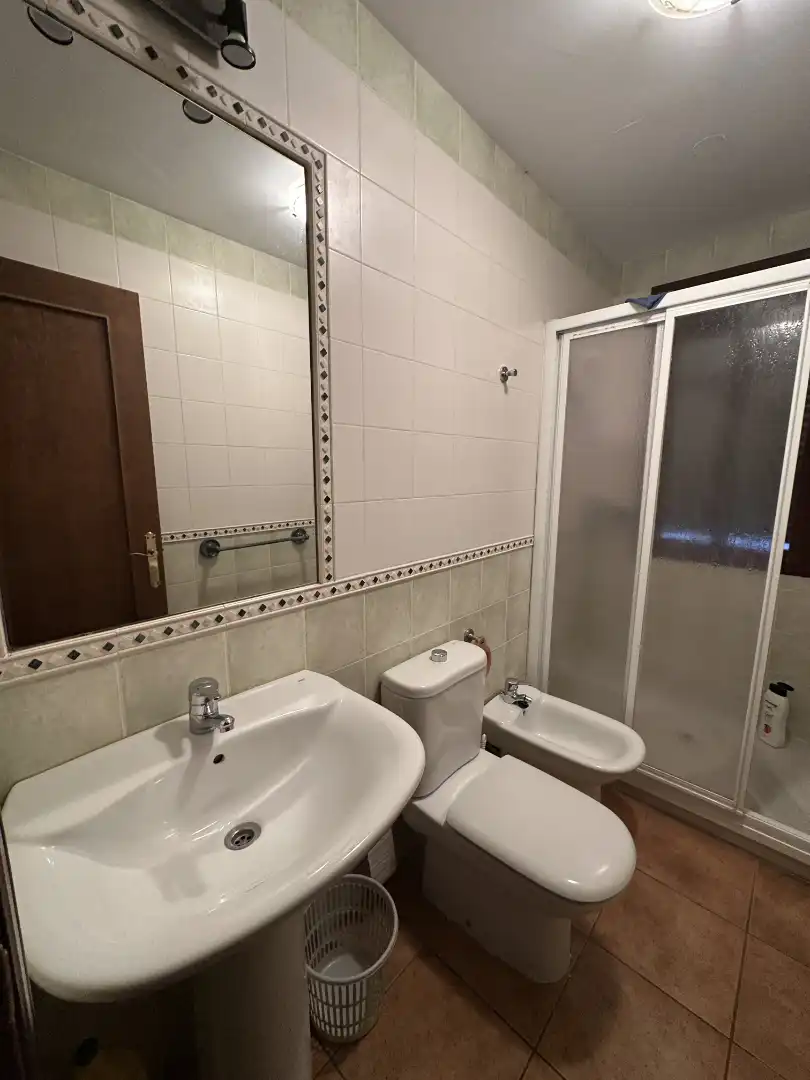 Bany de Pis en venda en La Iruela amb Aire condicionat, Traster i Piscina comunitària
