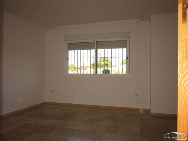 Planta baja en Venta en De Luis Alberto De Cuenca, 70 en El Valle