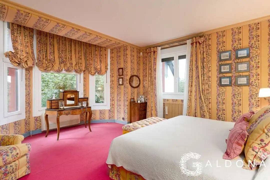 Dormitori de Casa o xalet en venda en Donostia - San Sebastián  amb Calefacció, Jardí privat i Terrassa
