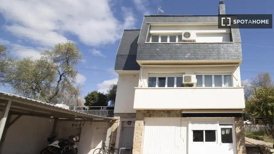 Vista exterior de Pis per a compartir en Pozuelo de Alarcón amb Aire condicionat, Calefacció i Moblat