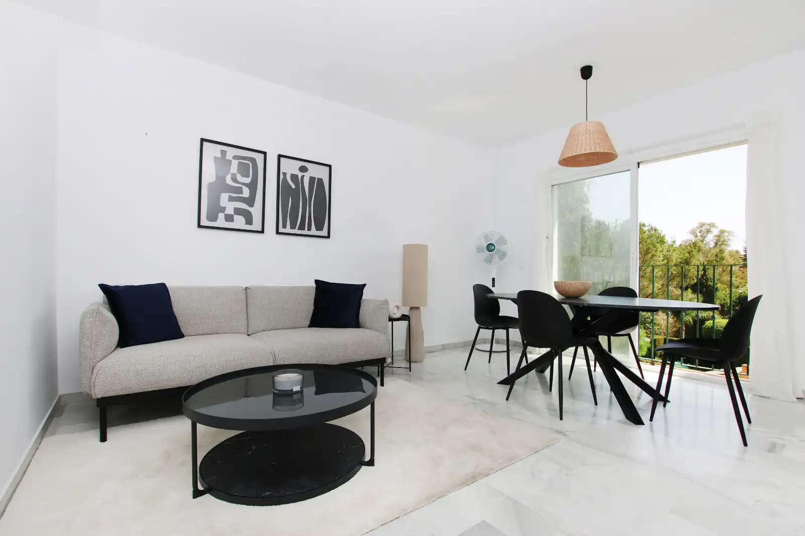 Sala de estar de Apartamento de alquiler en Estepona con Terraza, Amueblado y Horno
