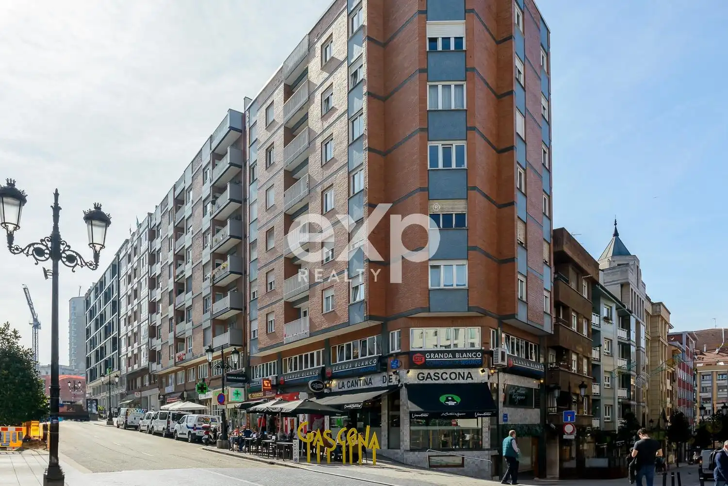 Vista exterior de Pis en venda en Oviedo  amb Calefacció, Parquet i Moblat