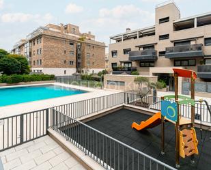 Swimming pool of Apartment for sale in  Madrid Capital  with Air Conditioner, Terrace and Swimming Pool