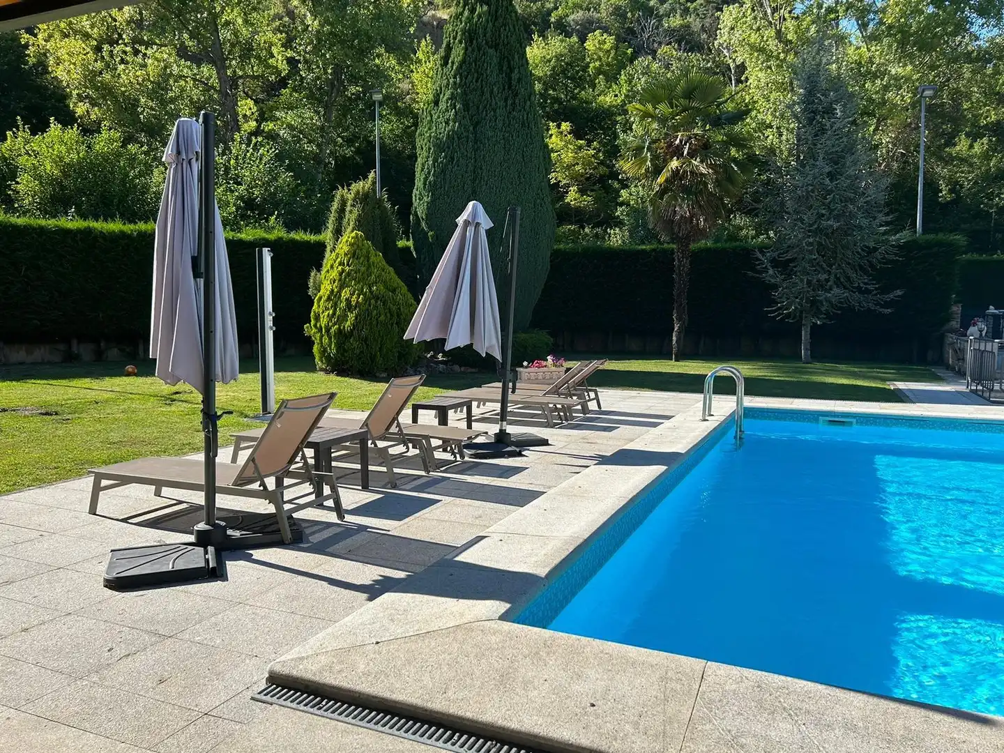 Piscina de Casa o xalet en venda en Ponferrada amb Jardí privat i Moblat