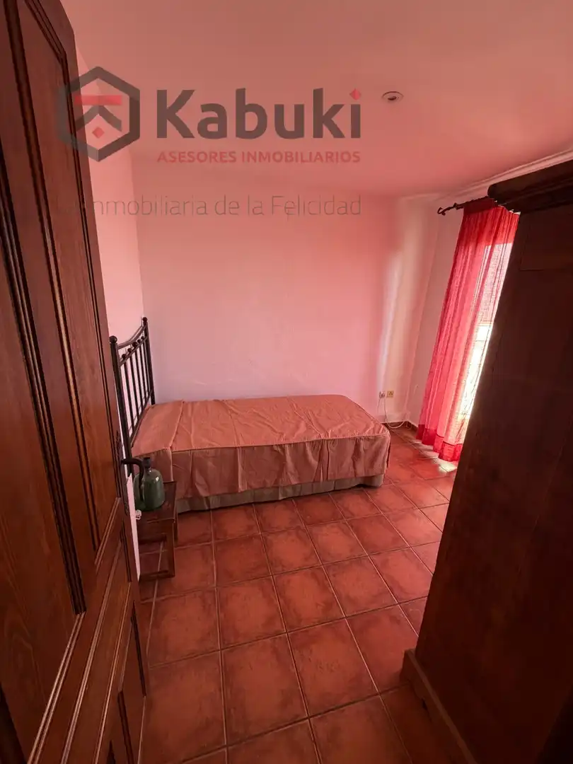 Bedroom of Flat for rent in Granada  with Air Conditioner, Heating and Terrace