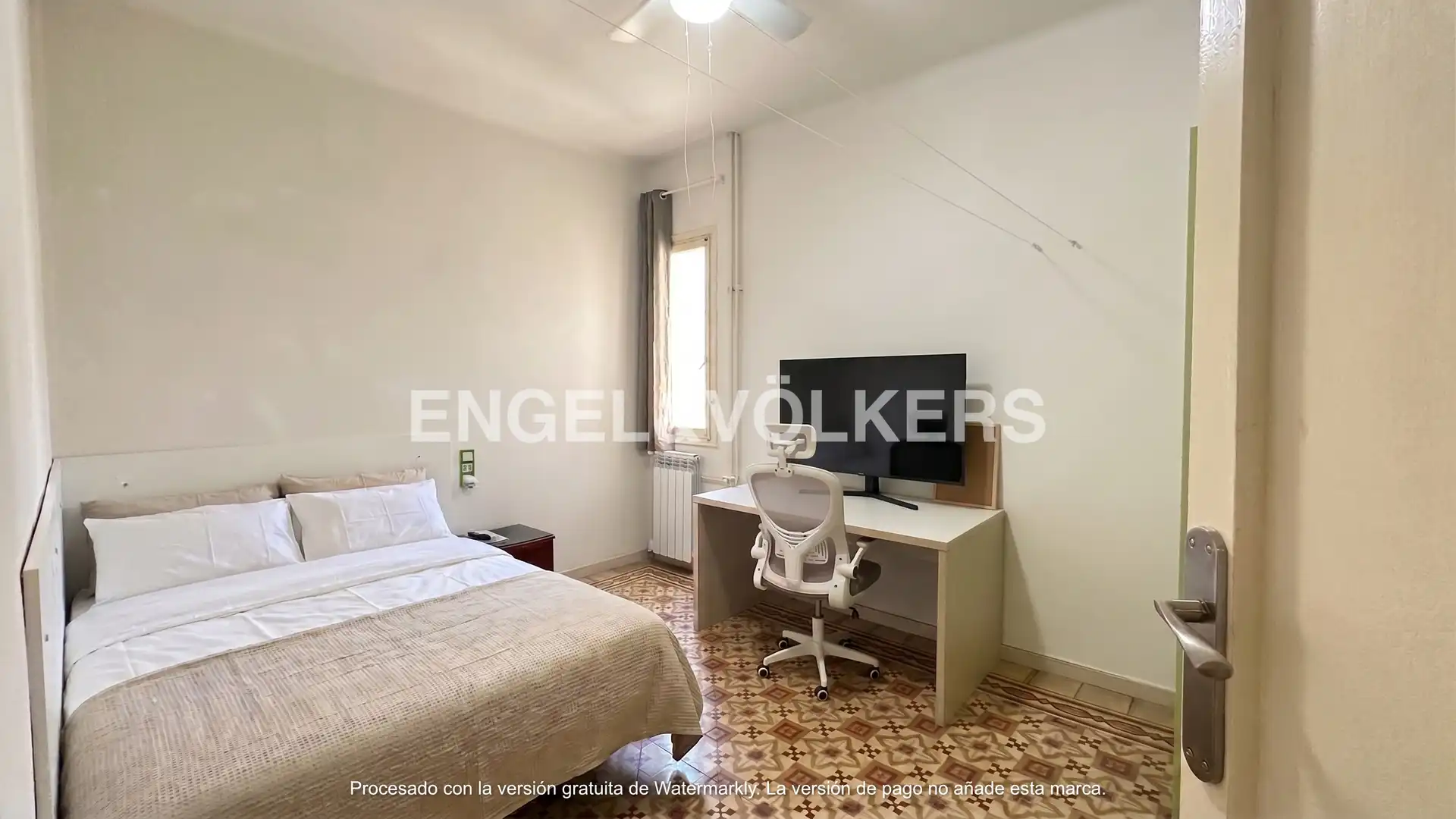 Schlafzimmer von Wohnung zur Miete in Madrid mit Heizung, Möbliert und Balkon
