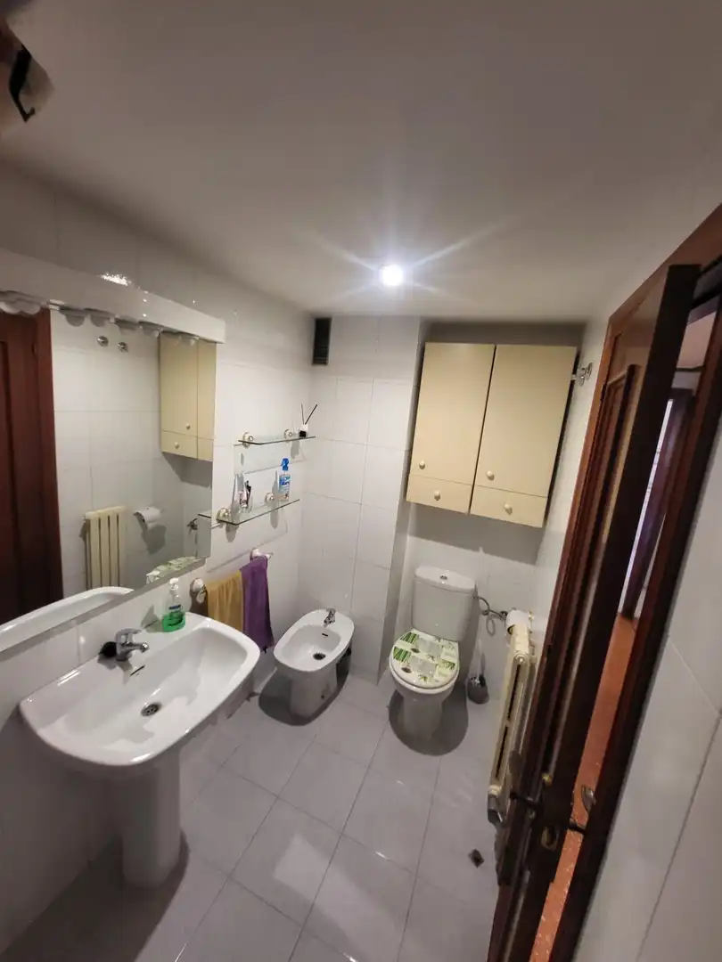 Bathroom of Flat for sale in Zaragoza  with Heating, Terrace and Storage room
