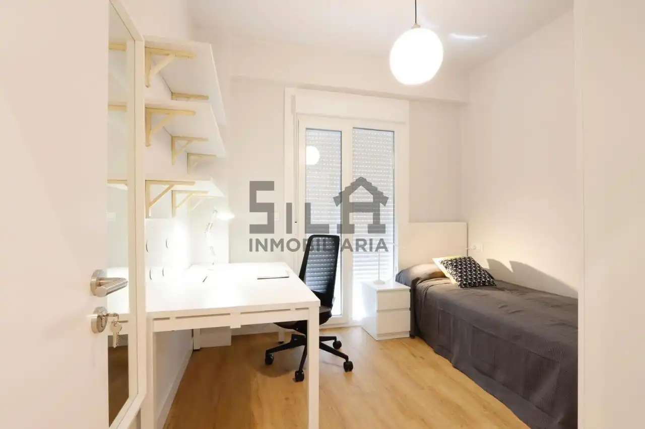Habitación de Piso para compartir en Ourense Capital  con Calefacción y Amueblado