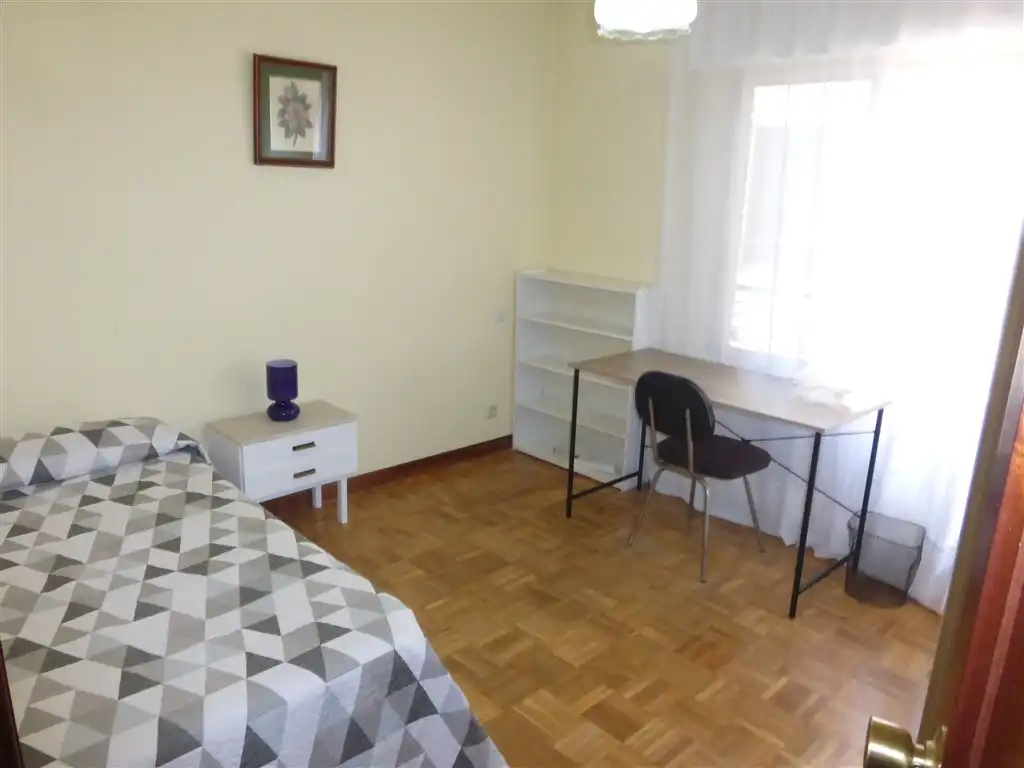 Habitación de Piso de alquiler en  Pamplona / Iruña con Calefacción y Amueblado