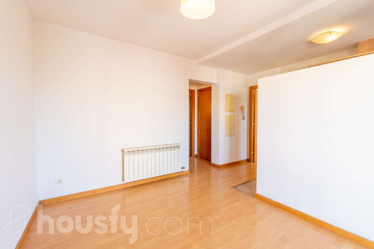 Living room of Flat for sale in Vilanova i la Geltrú  with Heating, Parquet flooring and Terrace