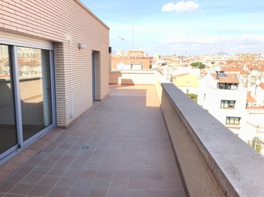 Attico con balcone in affitto a Carrer BORRELL DE