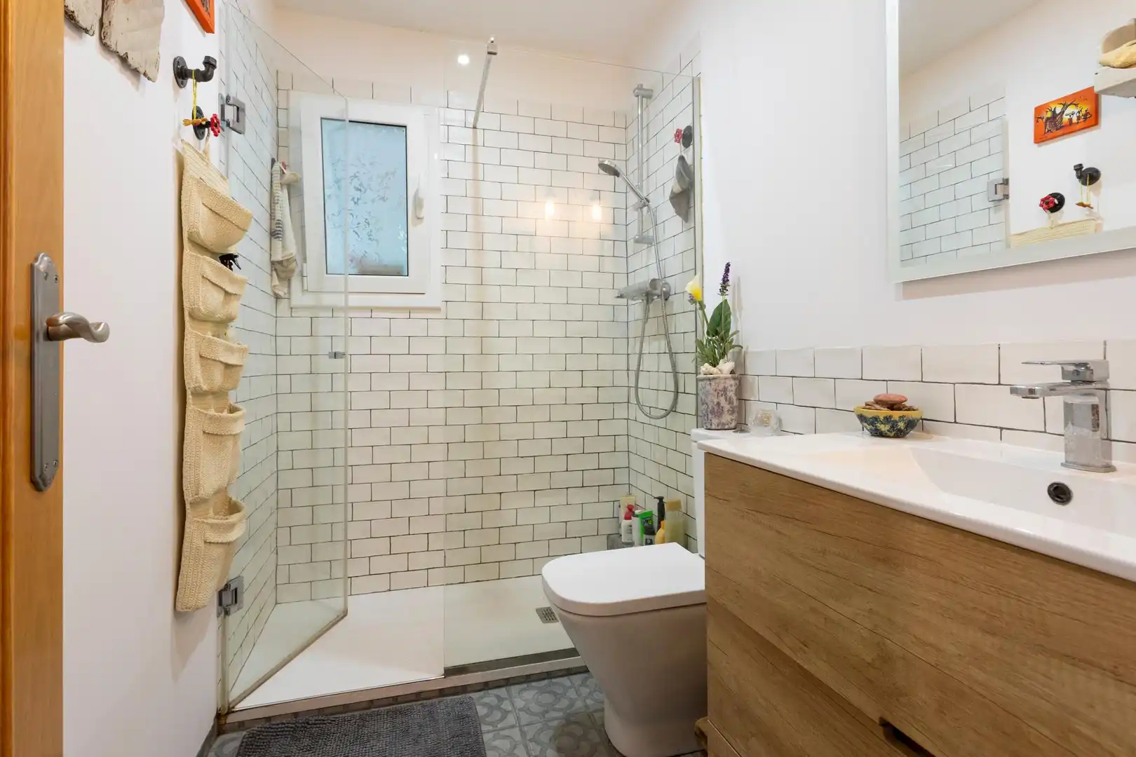 Badezimmer von Wohnung zum Verkauf in Barcelona mit Klimaanlage, Heizung und Parkett