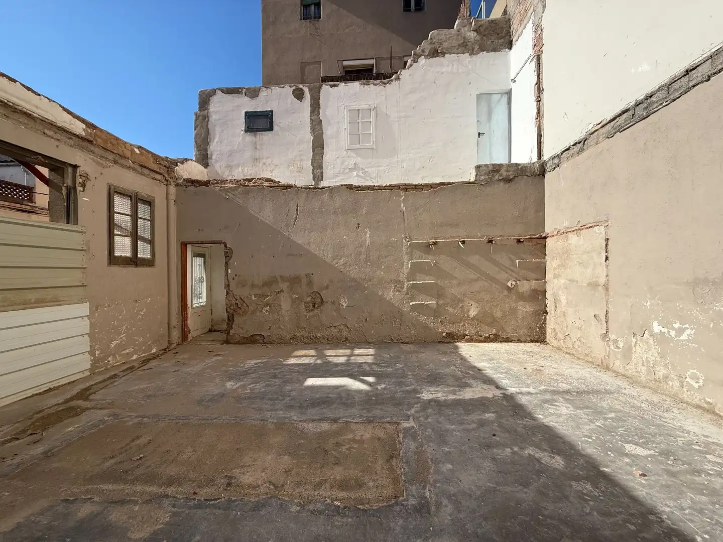 Vista exterior de Edifici en venda en Llevant