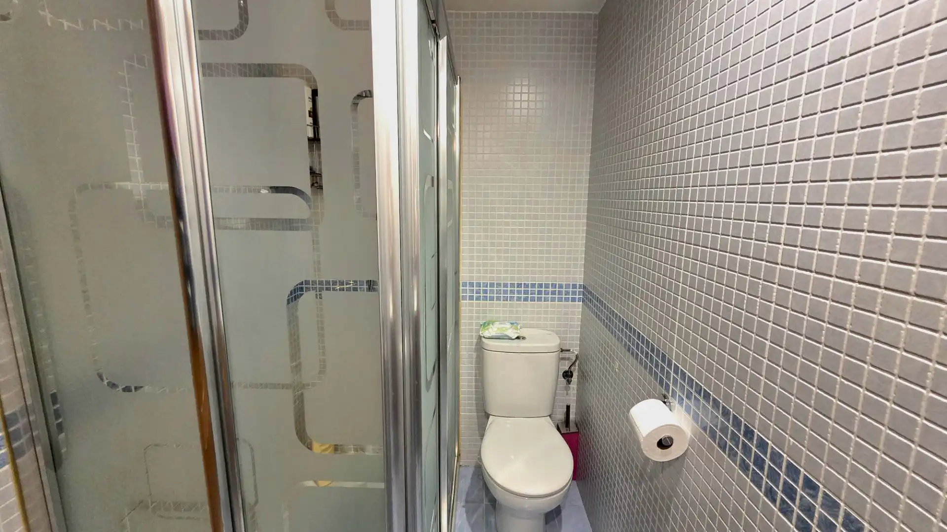 Baño de Piso en venta en Parla con Aire acondicionado, Calefacción y Jardín privado