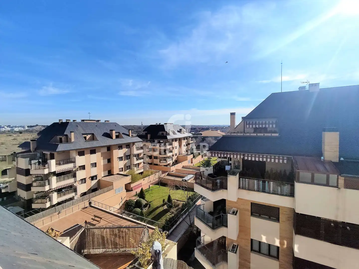 Vista exterior de Dúplex en venda en Boadilla del Monte amb Calefacció, Traster i Piscina