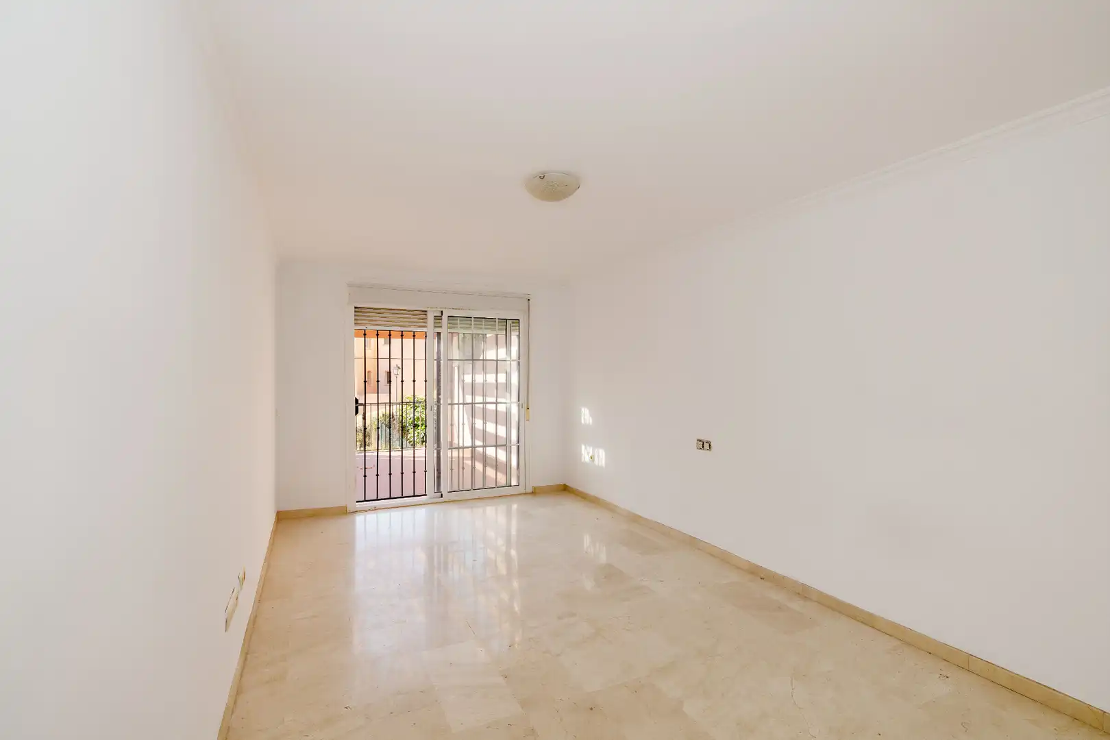Dormitori de Casa adosada en venda en Mijas amb Jardí privat, Terrassa i Traster