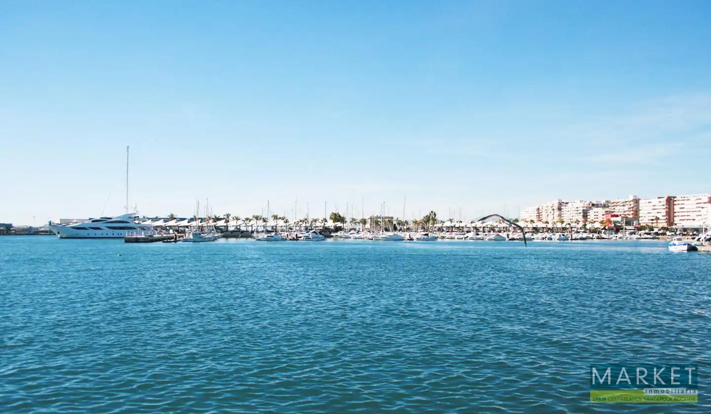 Außenansicht von Erdgeschoss zum Verkauf in Santa Pola mit Terrasse