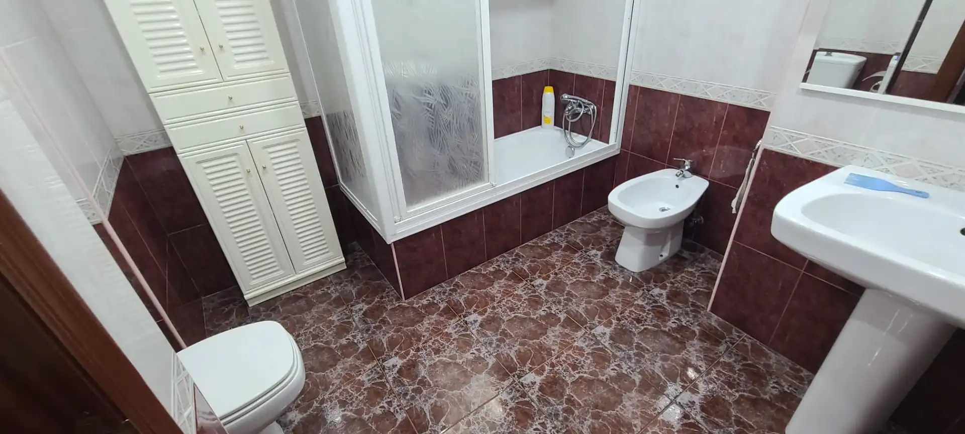 Baño de Piso de alquiler en Gijón  con Calefacción y Amueblado