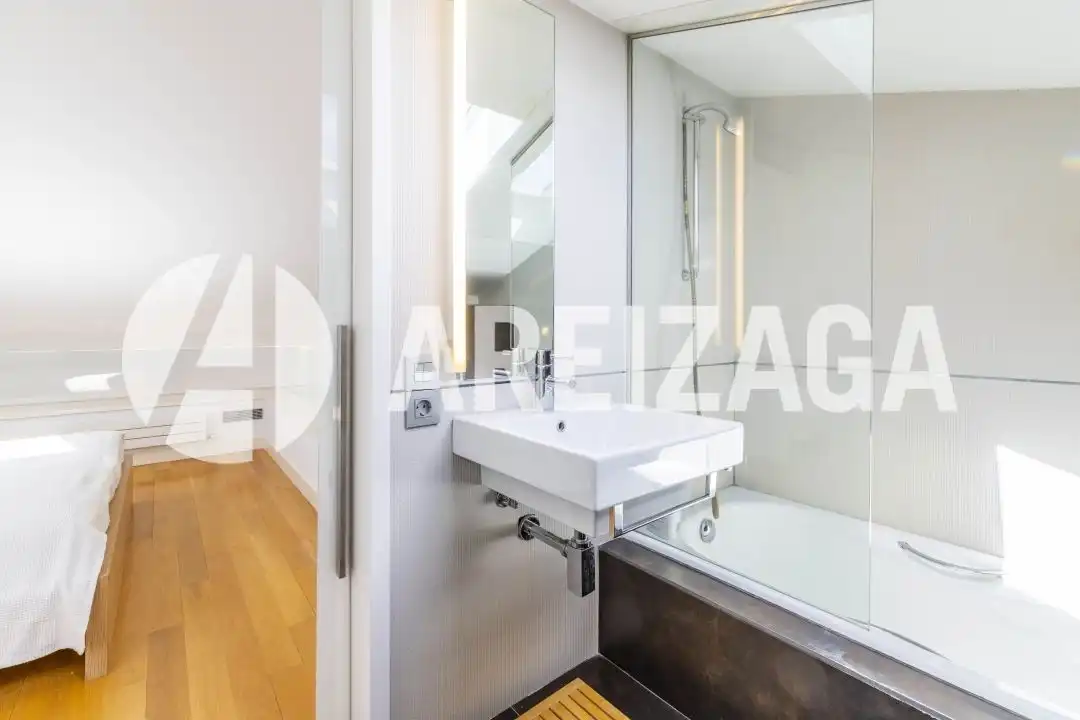 Baño de Ático en venta en Donostia - San Sebastián  con Aire acondicionado y Calefacción