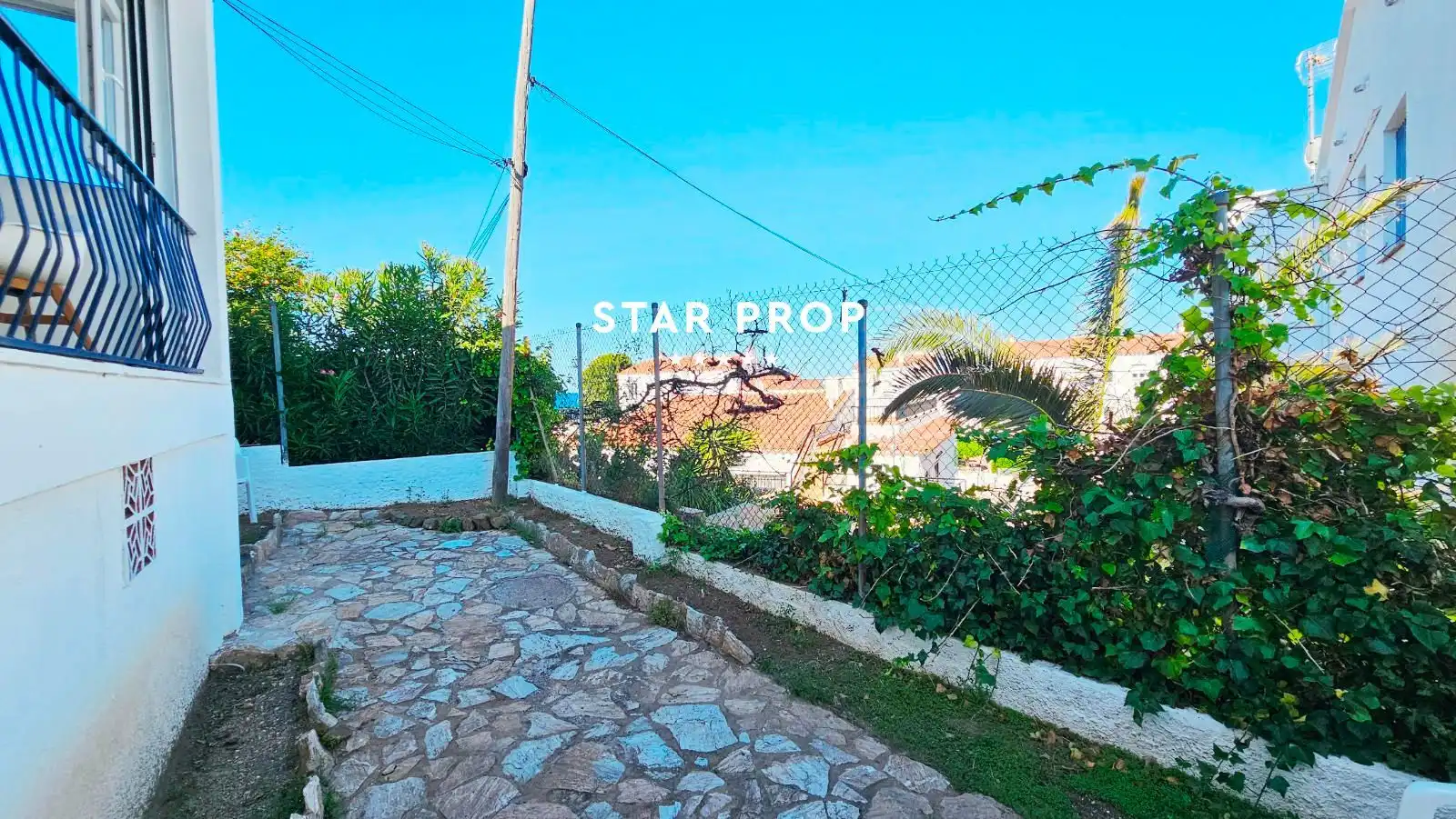 Vista exterior de Casa o xalet en venda en Llançà amb Terrassa, Traster i Moblat