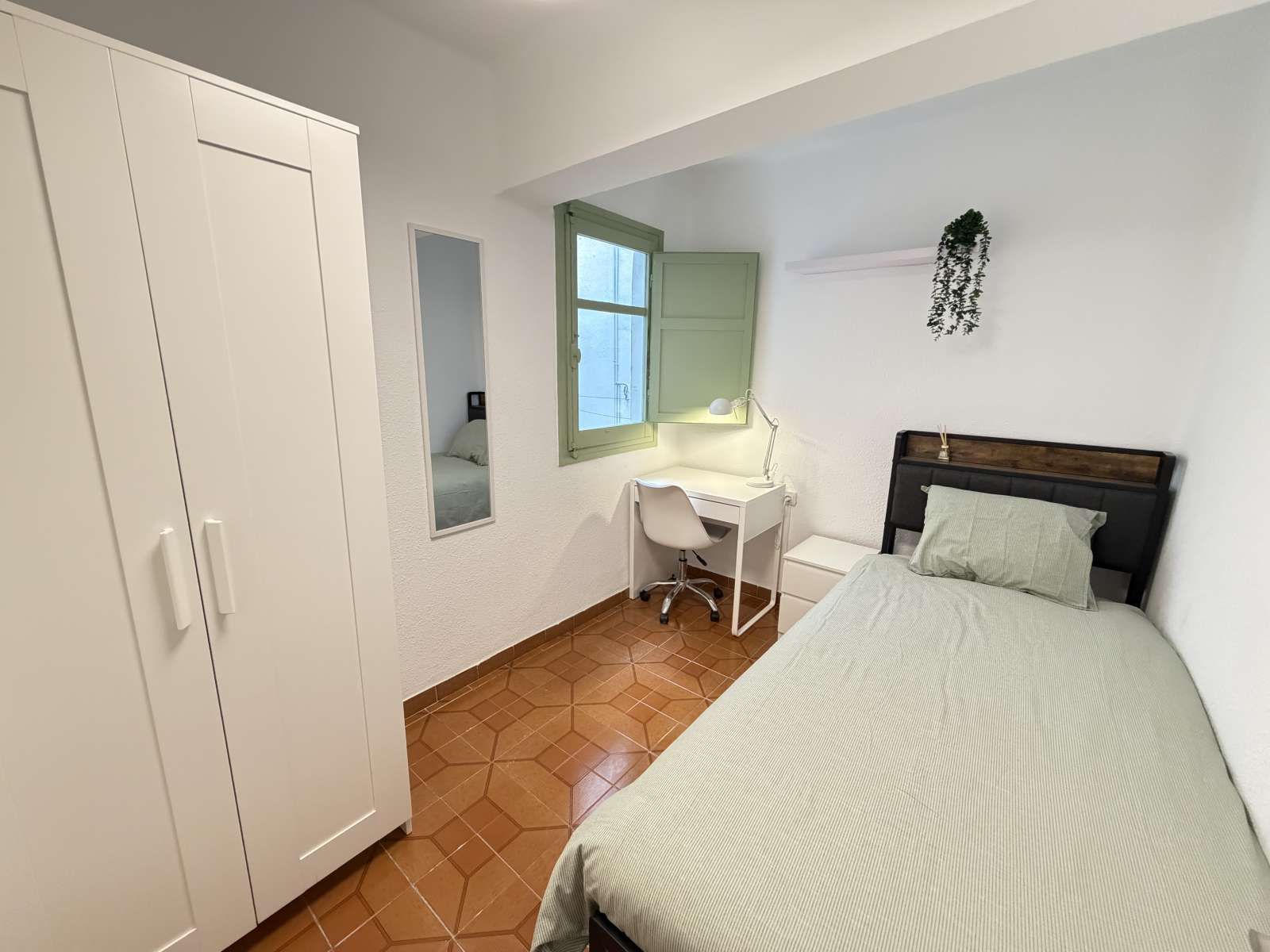 Bedroom of Flat to share in Alfafar  with Air Conditioner, Heating and Terrace