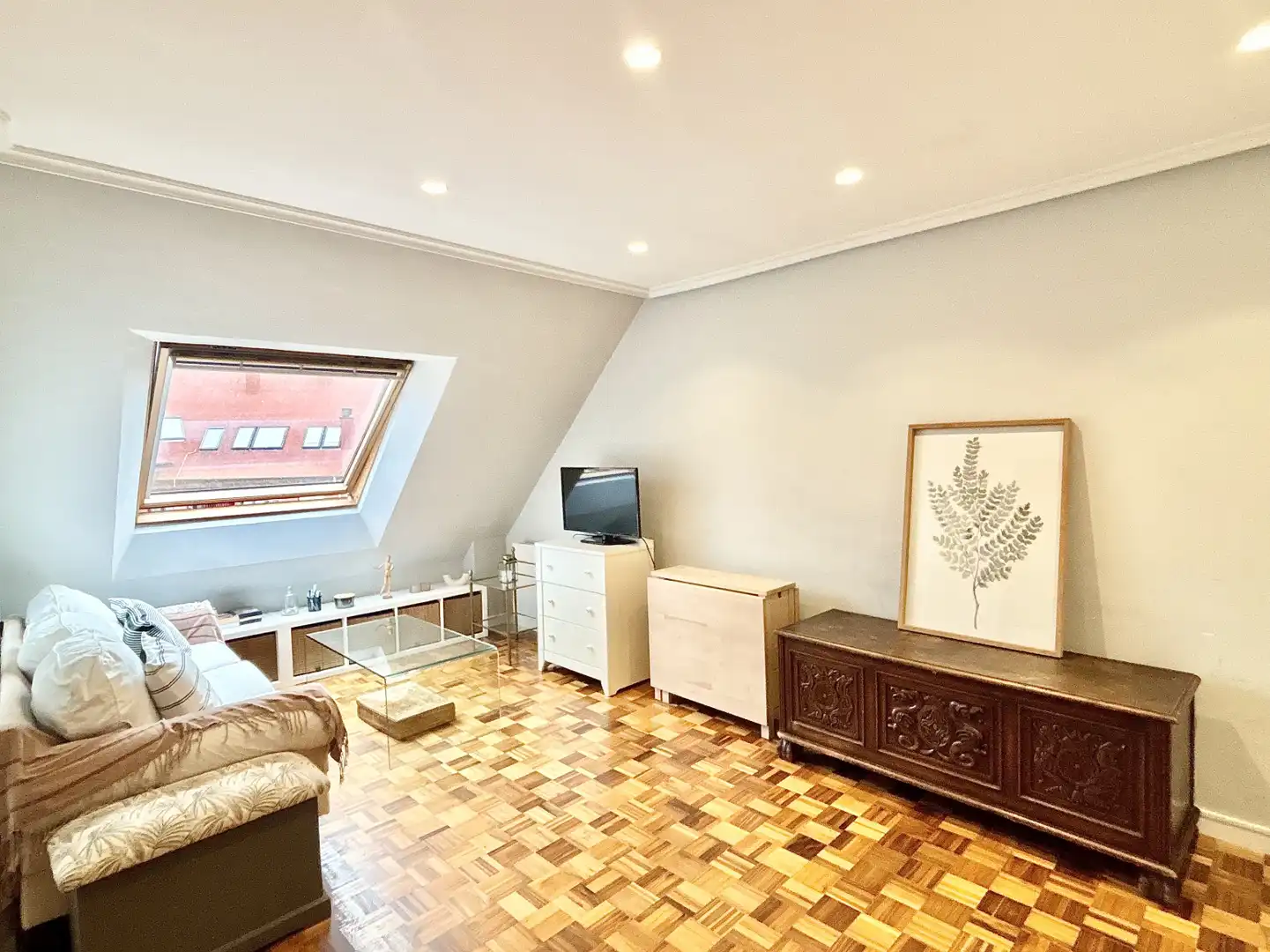 Sala de estar de Ático en venta en Oviedo  con Calefacción y Parquet