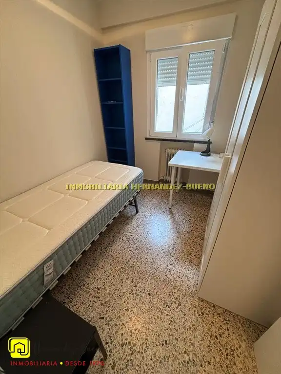 Schlafzimmer von Wohnung zur Miete in Salamanca mit Heizung, Möbliert und Balkon