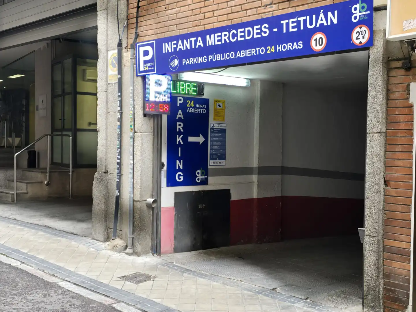 Parking of Garage for rent in Madrid  with Alarm