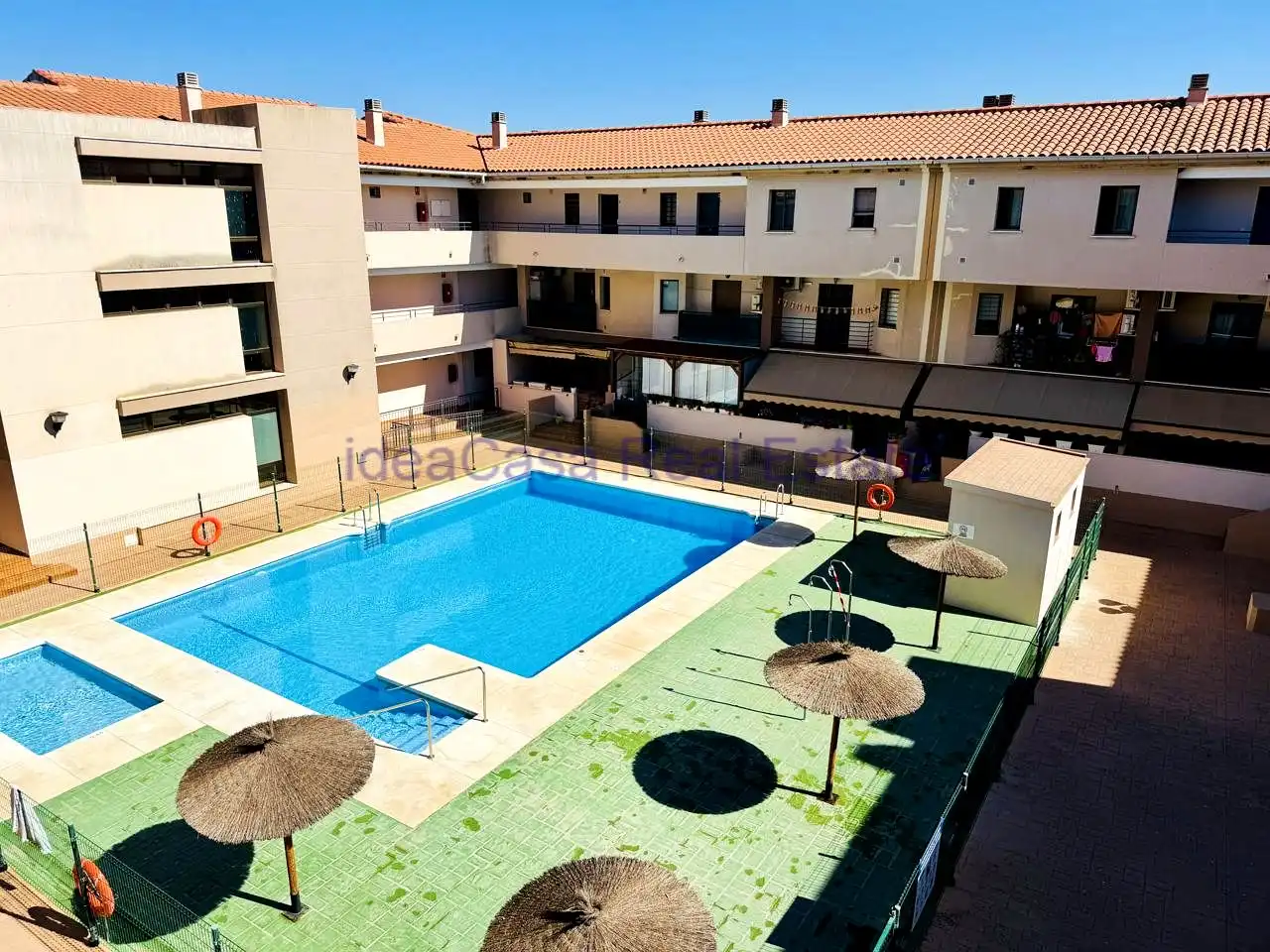 Vista exterior de Àtic en venda en Alhaurín de la Torre amb Aire condicionat i Terrassa