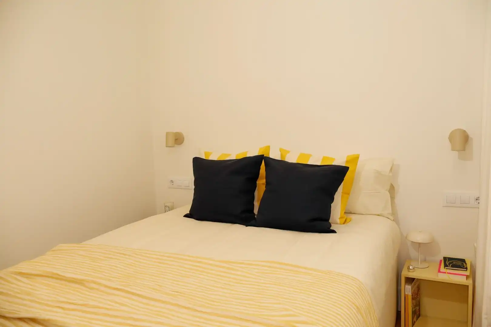 Dormitori de Apartament en venda en Madrid amb Aire condicionat, Calefacció i Moblat