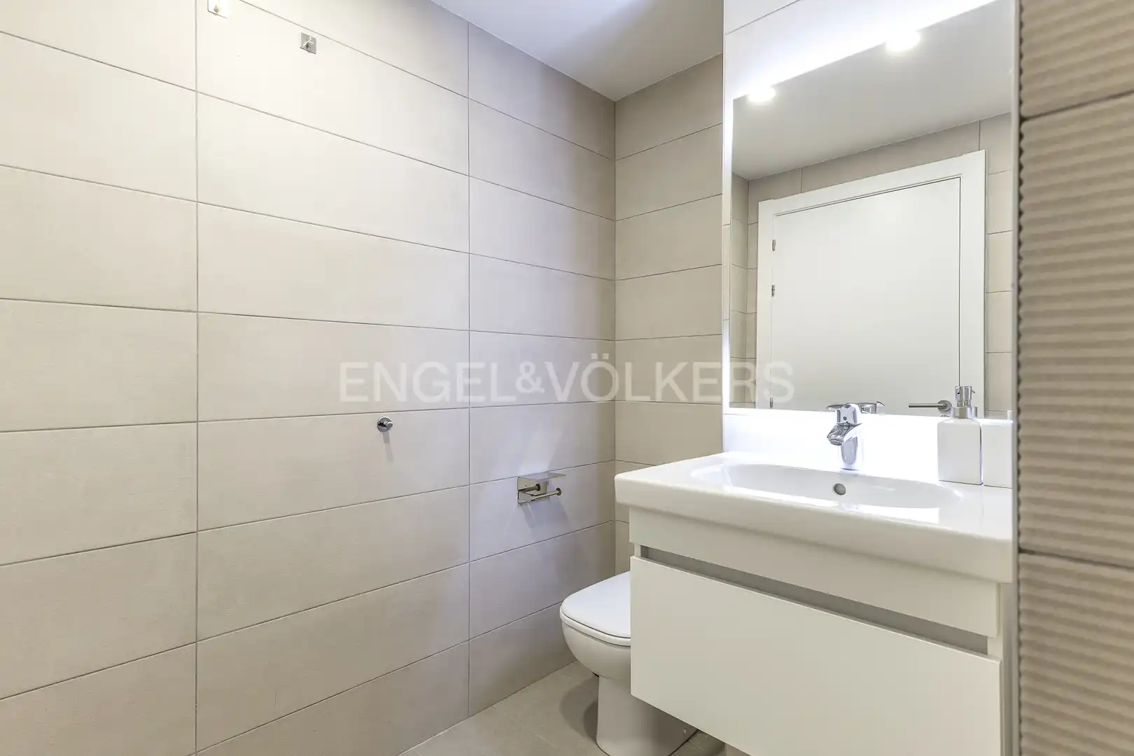 Bathroom of Flat for sale in Sant Adrià de Besòs  with Air Conditioner, Heating and Parquet flooring