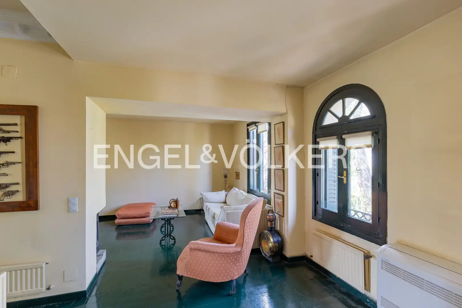 Living room of Houses for sale in Madrid  with Air Conditioner, Heating and Private garden