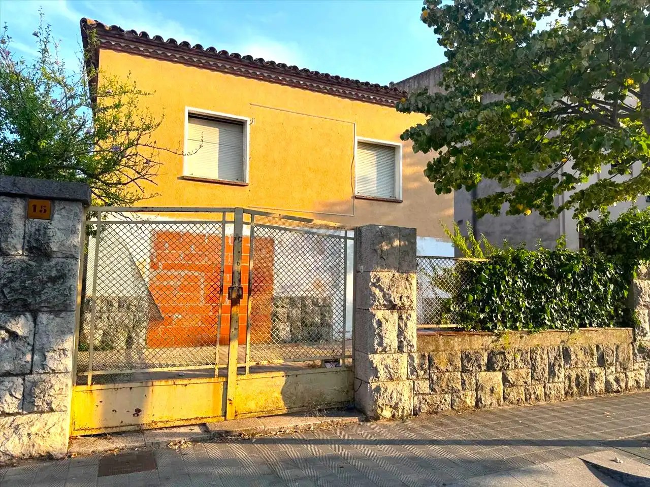 Exterior view of Houses for sale in Figueres  with Storage room and Swimming Pool