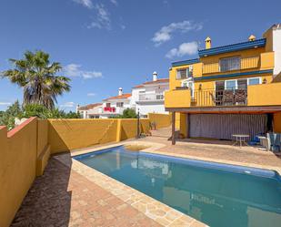 Vista exterior de Casa o xalet en venda en  Córdoba Capital amb Aire condicionat, Calefacció i Jardí privat