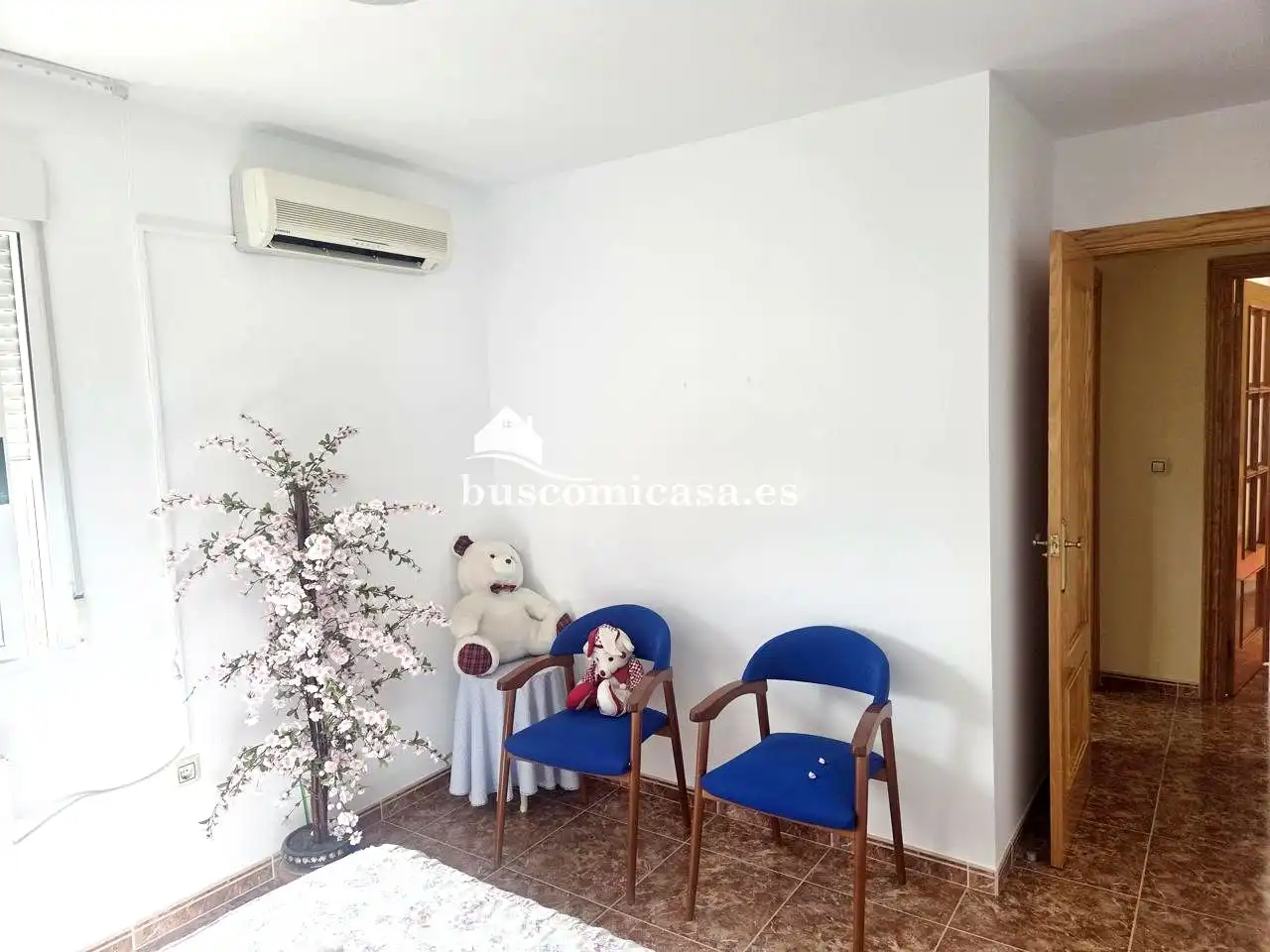 Sala d'estar de Casa o xalet en venda en Jaén amb Aire condicionat, Calefacció i Jardí privat