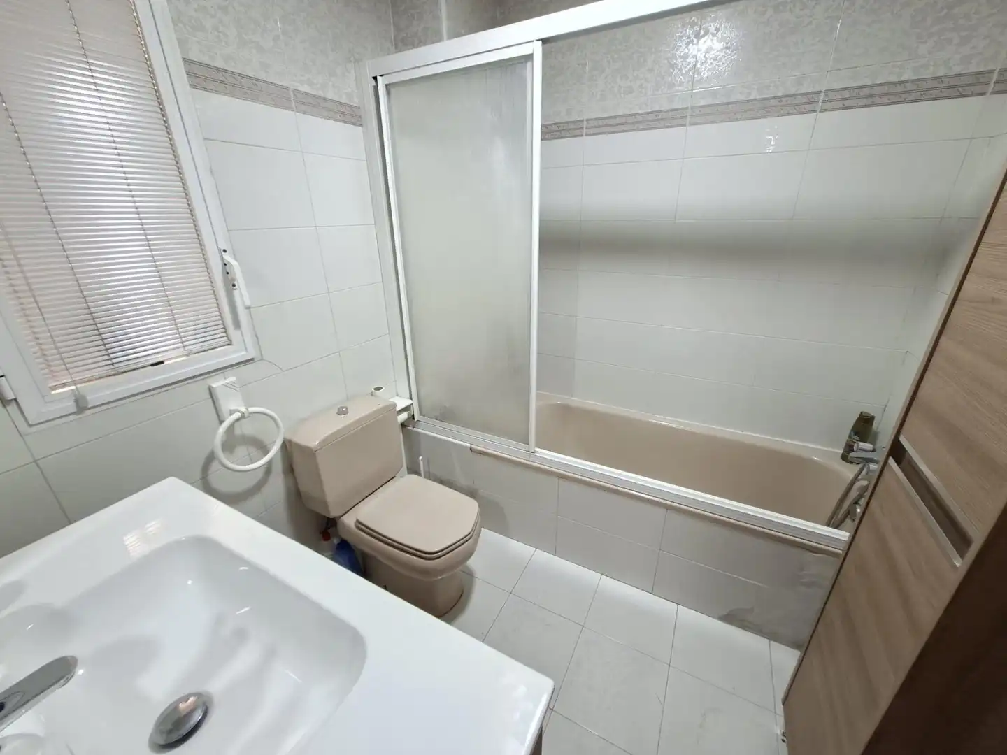 Badezimmer von Wohnung zur Miete in Murcia mit Klimaanlage, Abstellraum und Möbliert