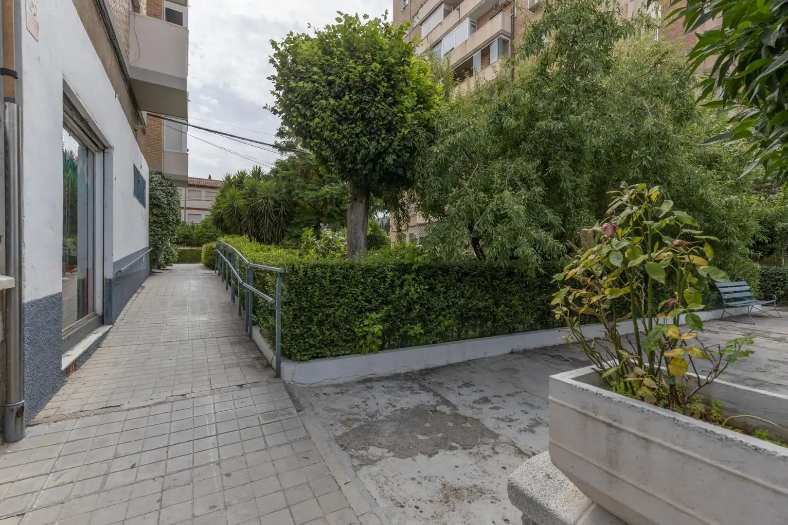 Vista exterior de Piso en venta en Granada con Terraza y Balcón