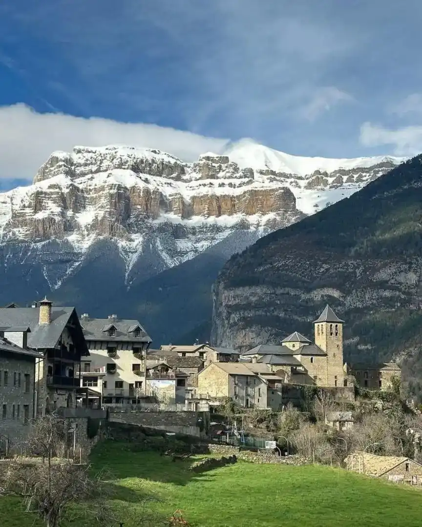 Vista exterior de Casa o chalet en venta en Torla - Ordesa con Balcón