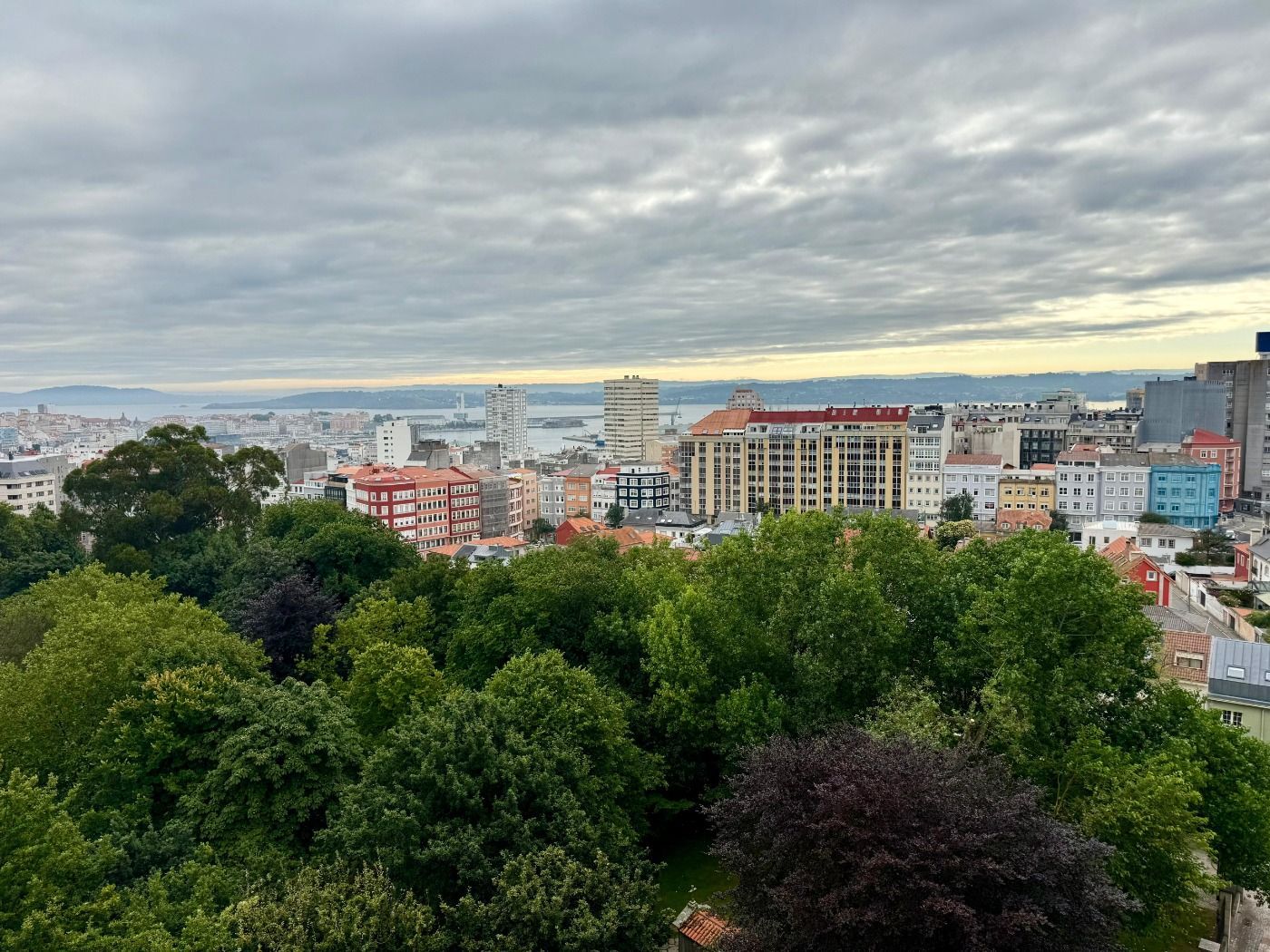 Vista exterior de Pis en venda en A Coruña Capital  amb Calefacció, Parquet i Traster