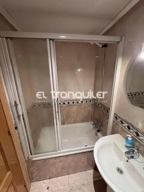 Bathroom of Flat for rent in Madrid  with Air Conditioner, Swimming Pool and Furnished